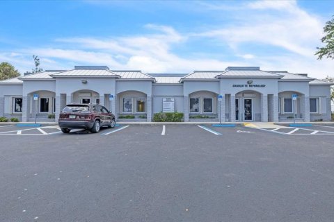 Propiedad comercial en alquiler en Port Charlotte, Florida, 204.38 m2 № 2109439 - foto 2