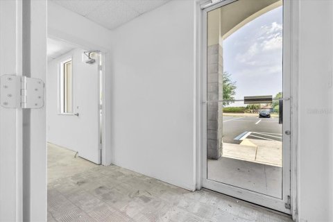 Propiedad comercial en alquiler en Port Charlotte, Florida, 204.38 m2 № 2109439 - foto 6