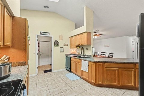 House in Brooksville, Florida 3 bedrooms, 187.85 sq.m. № 2403710 - photo 15