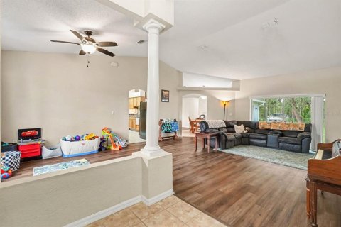 House in Brooksville, Florida 3 bedrooms, 187.85 sq.m. № 2403710 - photo 5