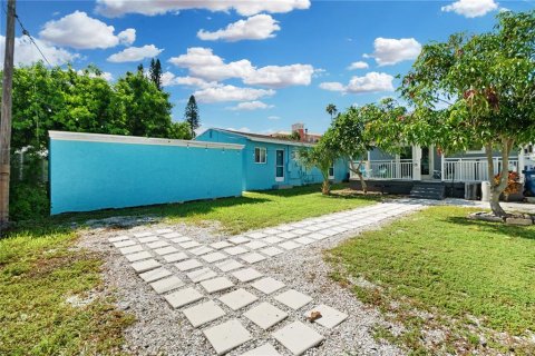 House in Madeira Beach, Florida 1 bedroom, 55.74 sq.m. № 1766245 - photo 18