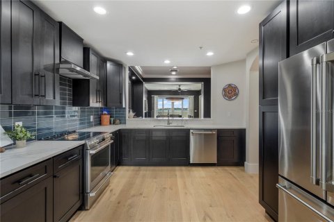 Condo in Orlando, Florida, 2 bedrooms  № 1846345 - photo 9
