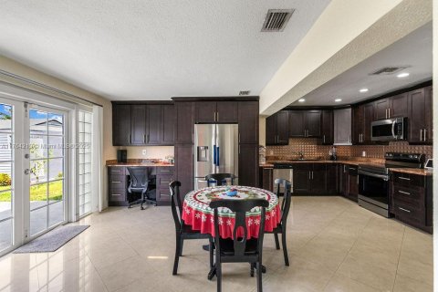 Casa en venta en Pompano Beach, Florida, 3 dormitorios, 129.13 m2 № 1985400 - foto 9