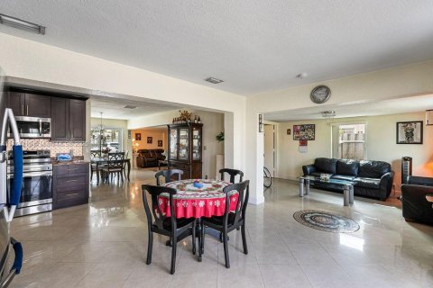 Casa en venta en Pompano Beach, Florida, 3 dormitorios, 129.13 m2 № 1985400 - foto 13
