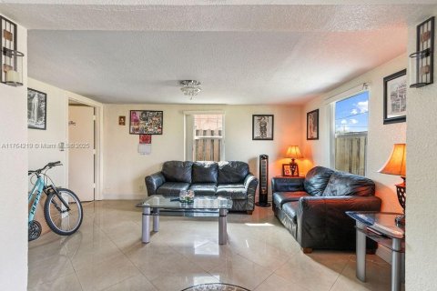 Casa en venta en Pompano Beach, Florida, 3 dormitorios, 129.13 m2 № 1985400 - foto 8