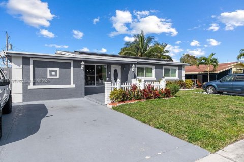 Casa en venta en Pompano Beach, Florida, 3 dormitorios, 129.13 m2 № 1985400 - foto 3