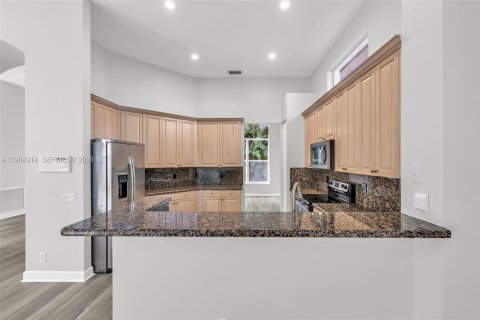 Casa en alquiler en Coral Springs, Florida, 5 dormitorios, 305.37 m2 № 2026218 - foto 16