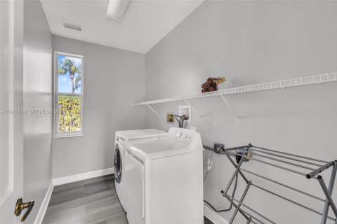 Casa en alquiler en Coral Springs, Florida, 5 dormitorios, 305.37 m2 № 2026218 - foto 25