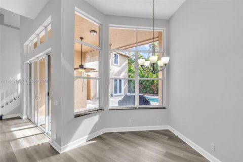 Casa en alquiler en Coral Springs, Florida, 5 dormitorios, 305.37 m2 № 2026218 - foto 19