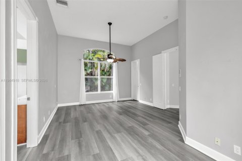 Casa en alquiler en Coral Springs, Florida, 5 dormitorios, 305.37 m2 № 2026218 - foto 23