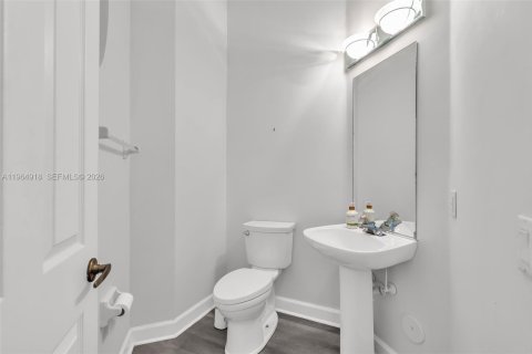 Casa en alquiler en Coral Springs, Florida, 5 dormitorios, 305.37 m2 № 2026218 - foto 20