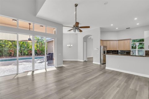 Casa en alquiler en Coral Springs, Florida, 5 dormitorios, 305.37 m2 № 2026218 - foto 14