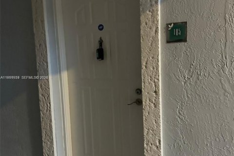 Condominio en Cutler Bay, Florida, 1 dormitorio  № 2008684