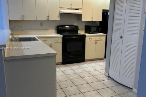 Condominio en venta en Cutler Bay, Florida, 1 dormitorio, 75.53 m2 № 2008684 - foto 4