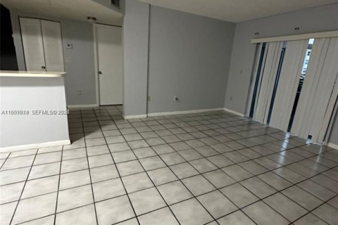 Condominio en venta en Cutler Bay, Florida, 1 dormitorio, 75.53 m2 № 2008684 - foto 8