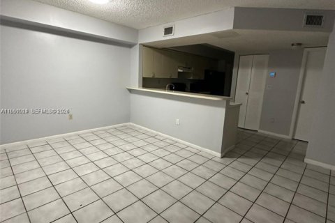 Condominio en venta en Cutler Bay, Florida, 1 dormitorio, 75.53 m2 № 2008684 - foto 5