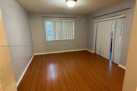 Condominio en venta en Cutler Bay, Florida, 1 dormitorio, 75.53 m2 № 2008684 - foto 11