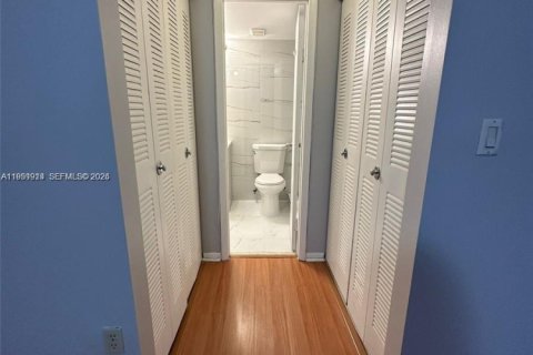 Condominio en venta en Cutler Bay, Florida, 1 dormitorio, 75.53 m2 № 2008684 - foto 10