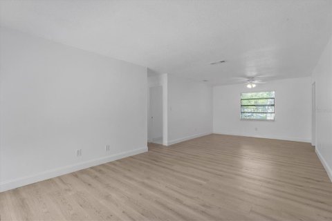 Villa ou maison à louer à Sanford, Floride: 2 chambres, 97.83 m2 № 2383987 - photo 5