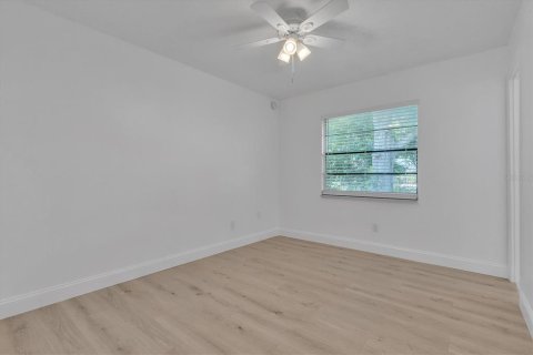Villa ou maison à louer à Sanford, Floride: 2 chambres, 97.83 m2 № 2383987 - photo 12