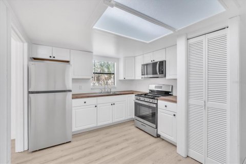 Villa ou maison à louer à Sanford, Floride: 2 chambres, 97.83 m2 № 2383987 - photo 9