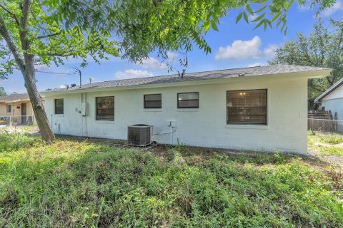 Villa ou maison à louer à Sanford, Floride: 2 chambres, 97.83 m2 № 2383987 - photo 25