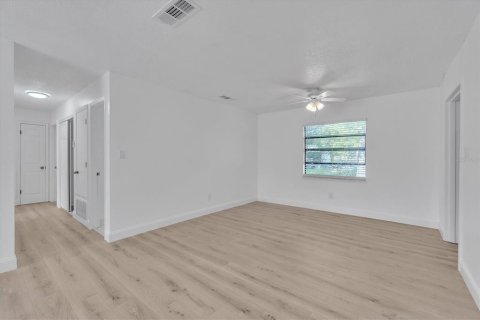 Villa ou maison à louer à Sanford, Floride: 2 chambres, 97.83 m2 № 2383987 - photo 8