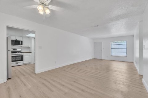 Villa ou maison à louer à Sanford, Floride: 2 chambres, 97.83 m2 № 2383987 - photo 6