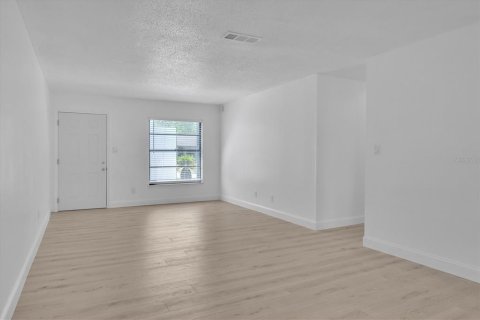 Villa ou maison à louer à Sanford, Floride: 2 chambres, 97.83 m2 № 2383987 - photo 4