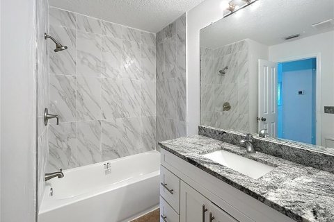 Casa en venta en Tampa, Florida, 4 dormitorios, 250.65 m2 № 2388286 - foto 21