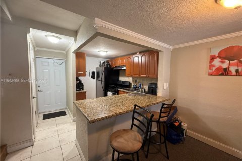 Condo in Pinecrest, Florida, 2 bedrooms  № 1999334 - photo 2