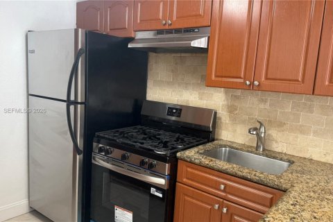 Condo in Pinecrest, Florida, 2 bedrooms  № 1999334 - photo 5