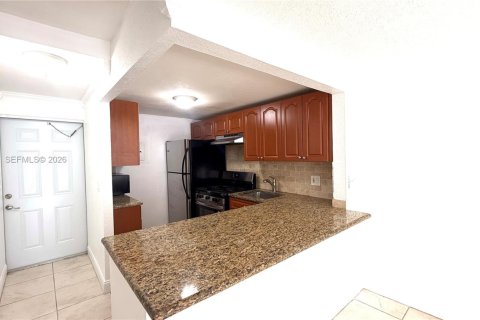 Condo in Pinecrest, Florida, 2 bedrooms  № 1999334 - photo 3
