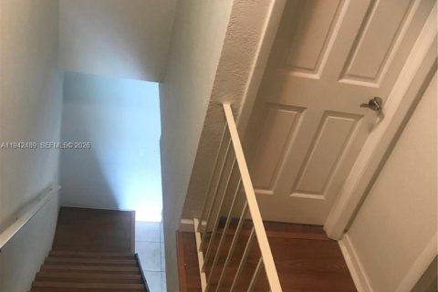 Condo in Pinecrest, Florida, 2 bedrooms  № 1999334 - photo 9