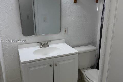 Condo in Pinecrest, Florida, 2 bedrooms  № 1999334 - photo 18