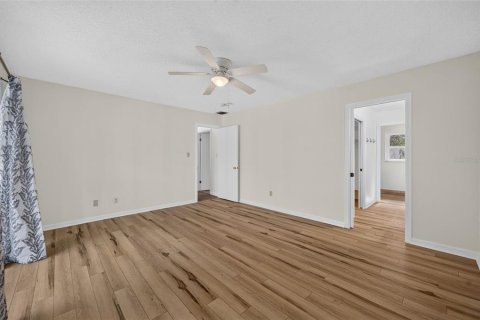House in Maitland, Florida 5 bedrooms, 291.34 sq.m. № 2208658 - photo 18