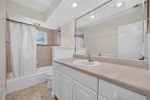 House in Maitland, Florida 5 bedrooms, 291.34 sq.m. № 2208658 - photo 25