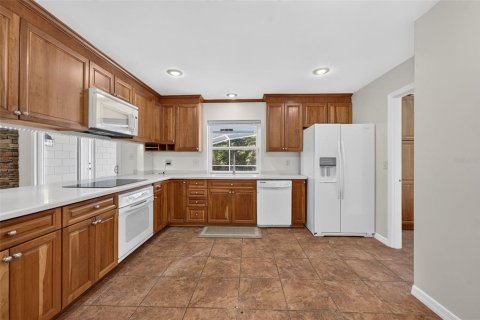House in Maitland, Florida 5 bedrooms, 291.34 sq.m. № 2208658 - photo 13