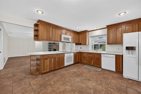 House in Maitland, Florida 5 bedrooms, 291.34 sq.m. № 2208658 - photo 12