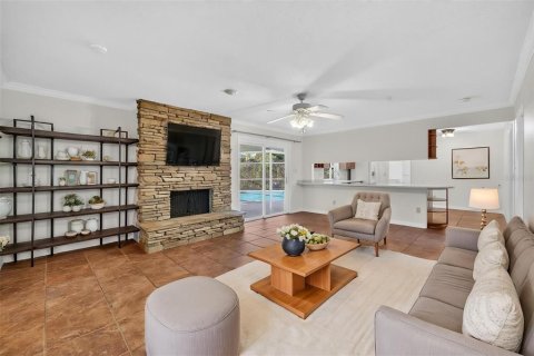 House in Maitland, Florida 5 bedrooms, 291.34 sq.m. № 2208658 - photo 10