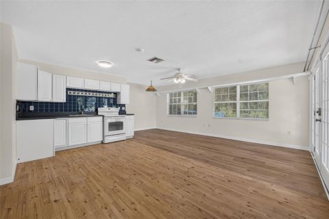 House in Maitland, Florida 5 bedrooms, 291.34 sq.m. № 2208658 - photo 30