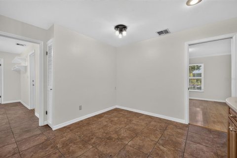 House in Maitland, Florida 5 bedrooms, 291.34 sq.m. № 2208658 - photo 14