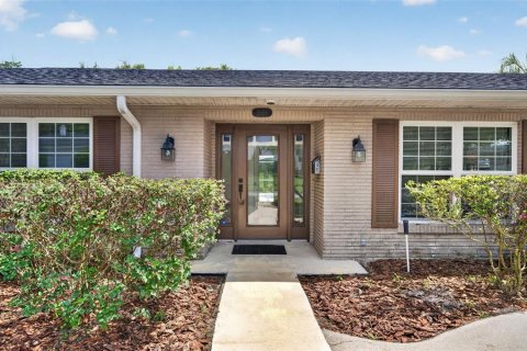 House in Maitland, Florida 5 bedrooms, 291.34 sq.m. № 2208658 - photo 2