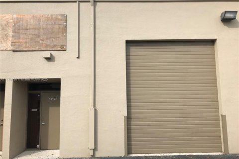 Commercial property in Miami, Florida № 1698521 - photo 1