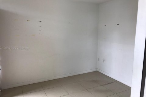 Commercial property in Miami, Florida № 1698521 - photo 11