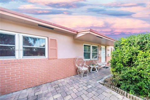 Villa ou maison à vendre à Hollywood, Floride: 3 chambres, 121.24 m2 № 1972105 - photo 3