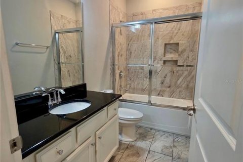 House in Windermere, Florida 4 bedrooms, 213.4 sq.m. № 1869856 - photo 2