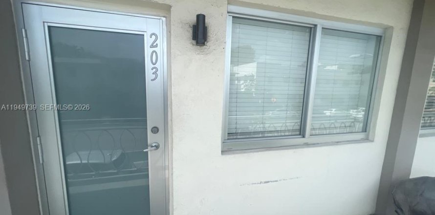 Кондоминиум с 1 спальней в Майами-Бич, Флорида № 2005411