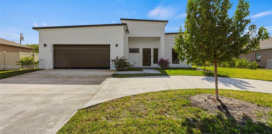 Дом в Порт-Сент-Луси, Флорида 4 спальни, 199.46м2 № 2009997