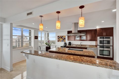 Condominio en venta en Miami Beach, Florida, 2 dormitorios, 205.31 m2 № 2060607 - foto 18